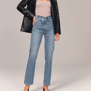 NWT Abercrombie and Fitch  Ultra High Rise 90s Straight Jean